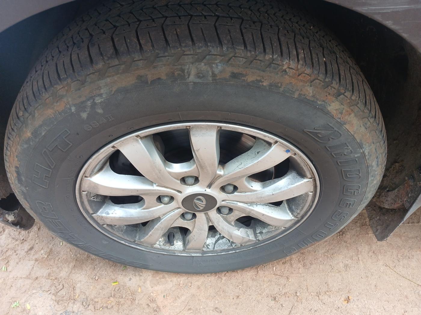 2019 Mahindra XUV500 W9, Diesel, Manual, 1,99,377 km, tyre