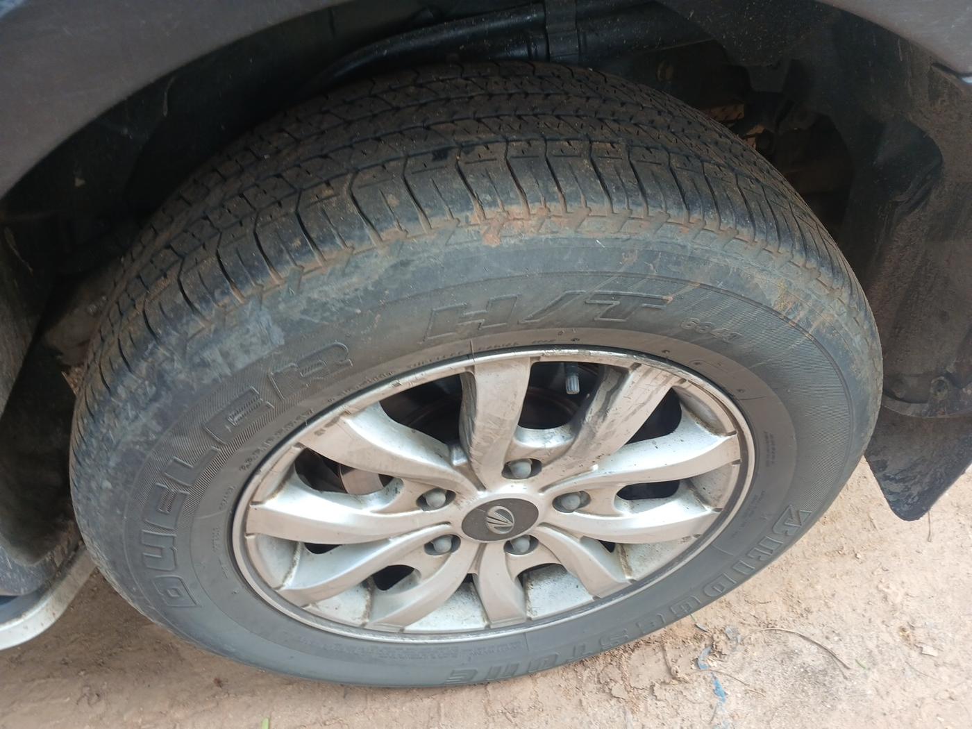 2019 Mahindra XUV500 W9, Diesel, Manual, 1,99,377 km, tyre
