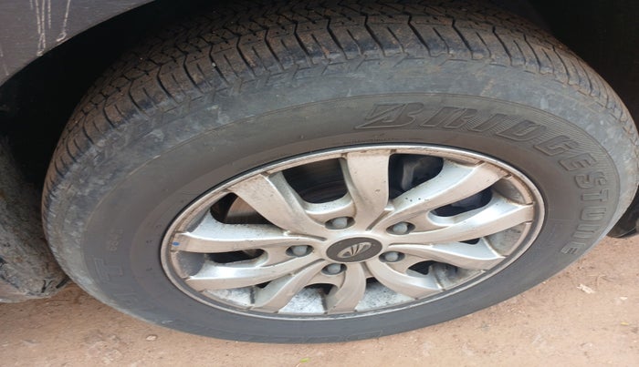 2019 Mahindra XUV500 W9, Diesel, Manual, 1,99,377 km, tyre