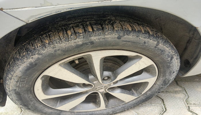 2016 Hyundai Elite i20 ASTA 1.2, Petrol, Manual, 1,04,254 km, tyre