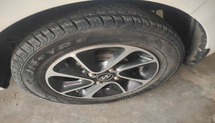 2017 Hyundai Grand i10 SPORTZ (O) AT 1.2 KAPPA VTVT, Petrol, Automatic, 42,884 km, tyre