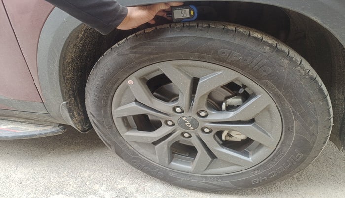 2024 KIA SELTOS  HTX 1.5 PETROL MT, Petrol, Manual, 8,500 km, tyre