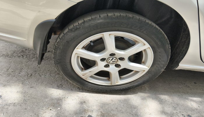 2013 Volkswagen Vento HIGHLINE DIESEL 1.6, Diesel, Manual, 1,85,205 km, tyre