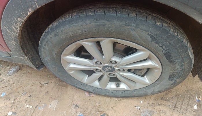 2016 Hyundai Creta SX 1.6 DIESEL, Diesel, Manual, 1,40,267 km, tyre