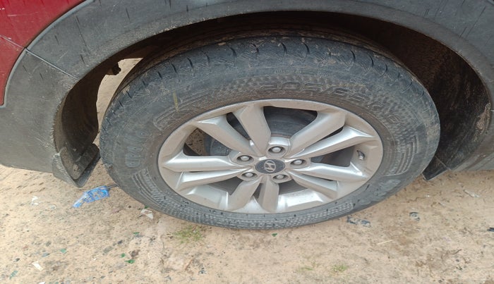2016 Hyundai Creta SX 1.6 DIESEL, Diesel, Manual, 1,40,267 km, tyre