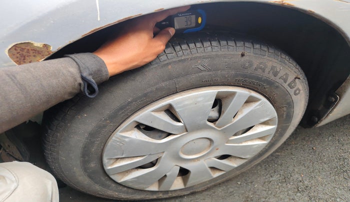 2010 Maruti Swift VXI, Petrol, Manual, 1,22,636 km, tyre