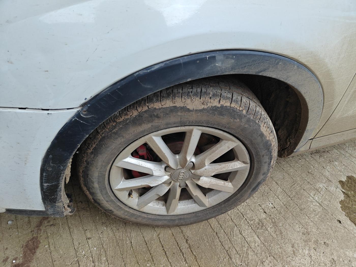 2012 Audi Q3 2.0 TDI QUATTRO, Diesel, Automatic, 6,90,000 km, tyre