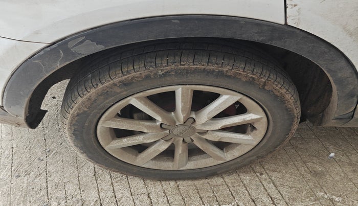 2012 Audi Q3 2.0 TDI QUATTRO, Diesel, Automatic, 1,31,040 km, tyre