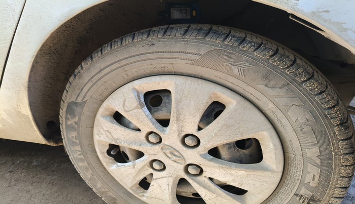 2011 Hyundai i10 ASTA 1.2, Petrol, Manual, 1,03,708 km, tyre