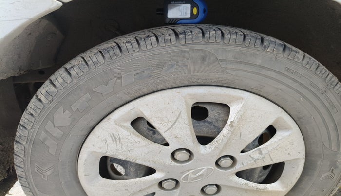 2011 Hyundai i10 ASTA 1.2, Petrol, Manual, 1,03,708 km, tyre