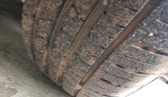 2013 Hyundai Verna FLUIDIC 1.6 VTVT SX, Petrol, Manual, 1,38,389 km, tyre