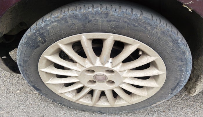 2012 Fiat Linea EMOTION 1.3, Diesel, Manual, 1,23,456 km, tyre