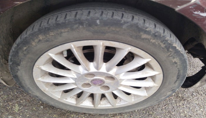 2012 Fiat Linea EMOTION 1.3, Diesel, Manual, 1,23,456 km, tyre