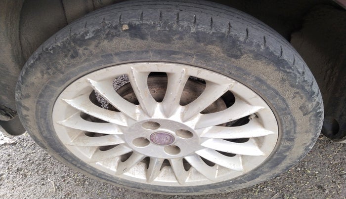 2012 Fiat Linea EMOTION 1.3, Diesel, Manual, 1,23,456 km, tyre