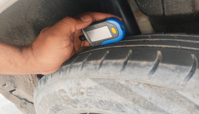 2019 Maruti Swift VXI, Petrol, Manual, 65,000 km, tyre