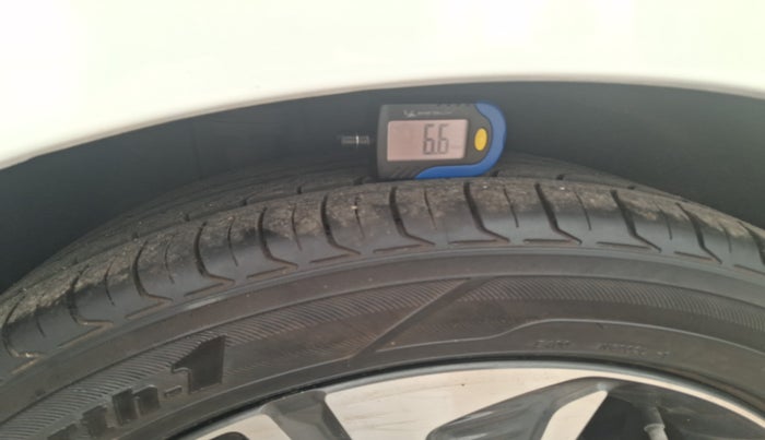 2019 Honda Civic 1.8L I-VTEC ZX CVT, Petrol, Automatic, 1,03,777 km, tyre