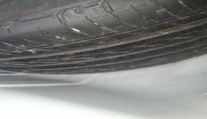 2019 Honda Civic 1.8L I-VTEC ZX CVT, Petrol, Automatic, 1,03,777 km, tyre