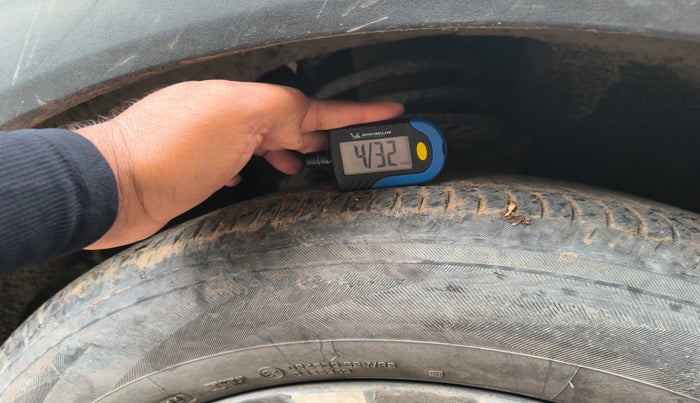 2023 Mahindra XUV700 AX 5 D AT 5 STR, Diesel, Automatic, 72,410 km, tyre