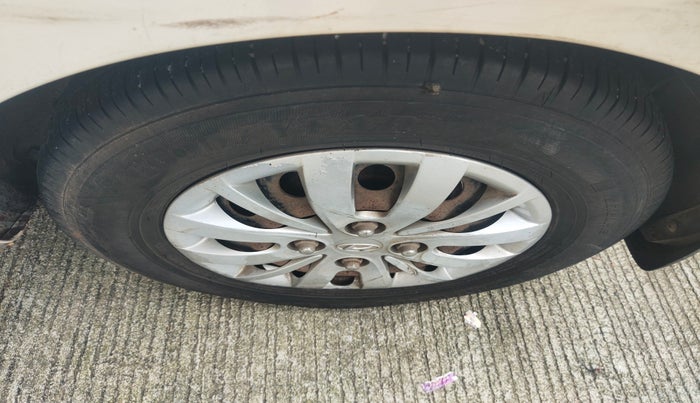 2014 Hyundai i10 SPORTZ 1.1, Petrol, Manual, 96,557 km, tyre