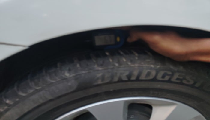 2016 Hyundai Verna 1.6 VTVT S AT, Petrol, Automatic, 69,860 km, tyre