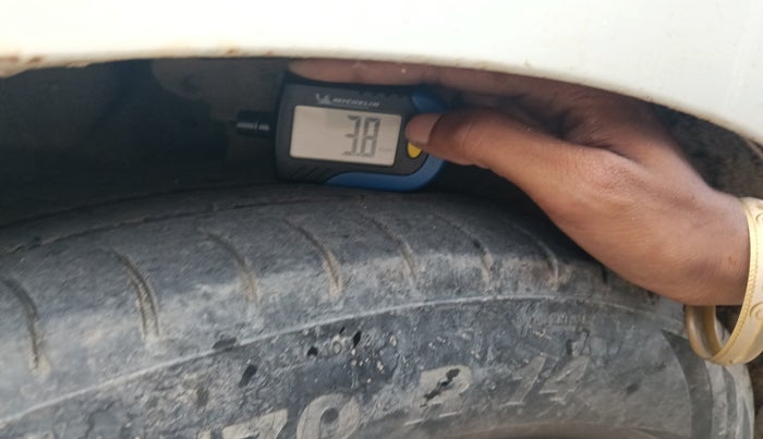 2014 Maruti Celerio VXI AMT, Petrol, Automatic, 98,614 km, tyre