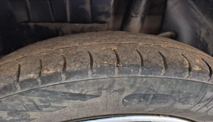 2019 Maruti Dzire VXI, Petrol, Manual, 1,07,639 km, tyre