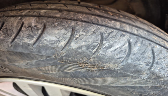 2019 Maruti Dzire VXI, Petrol, Manual, 1,07,639 km, tyre