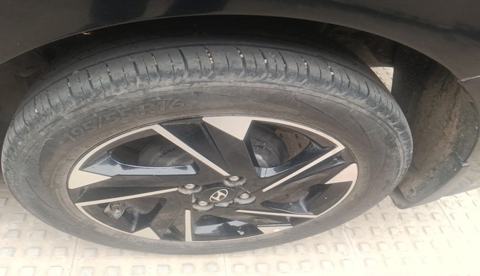 2020 Hyundai Verna SX (O) 1.5 CRDI, Diesel, Manual, 1,44,050 km, tyre