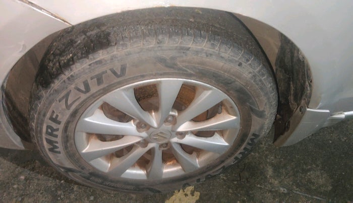 2014 Maruti Ertiga ZXI, Petrol, Manual, 76,235 km, tyre