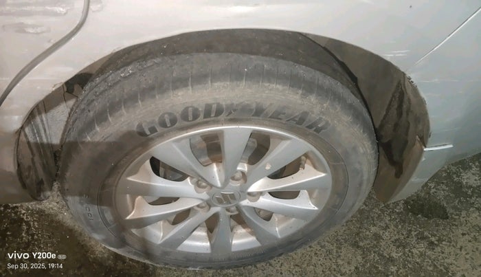 2014 Maruti Ertiga ZXI, Petrol, Manual, 76,235 km, tyre