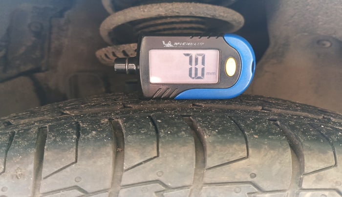 2011 Volkswagen Vento TRENDLINE DIESEL 1.6, Diesel, Manual, 1,65,400 km, tyre