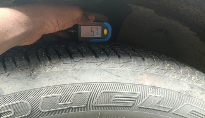 2015 Mahindra XUV500 W10, Diesel, Manual, 1,79,850 km, tyre