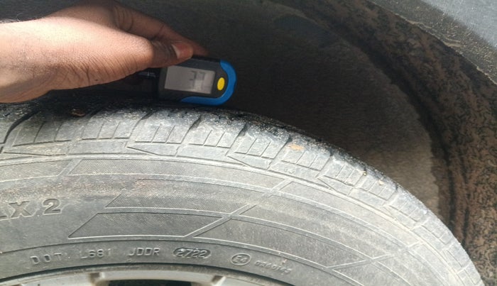 2015 Mahindra XUV500 W10, Diesel, Manual, 1,79,850 km, tyre