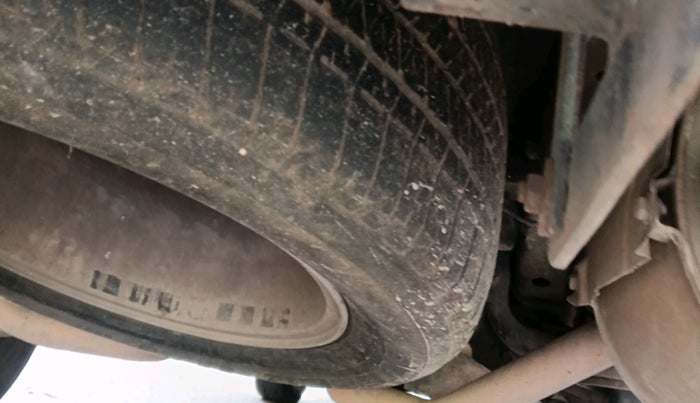 2015 Mahindra XUV500 W10, Diesel, Manual, 1,79,850 km, tyre