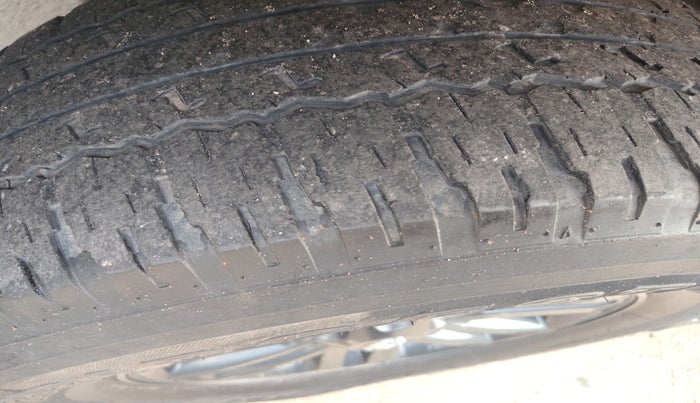 2015 Toyota Fortuner 3.0 4X2 MT, Diesel, Manual, 1,10,698 km, tyre