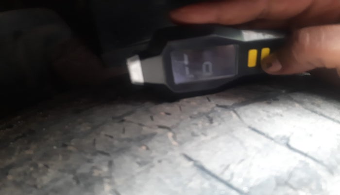 2014 Mahindra XUV500 W6, Diesel, Manual, 2,00,980 km, tyre