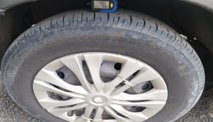 2012 Toyota Innova GX 2.5 8 STR, Diesel, Manual, 1,48,300 km, tyre