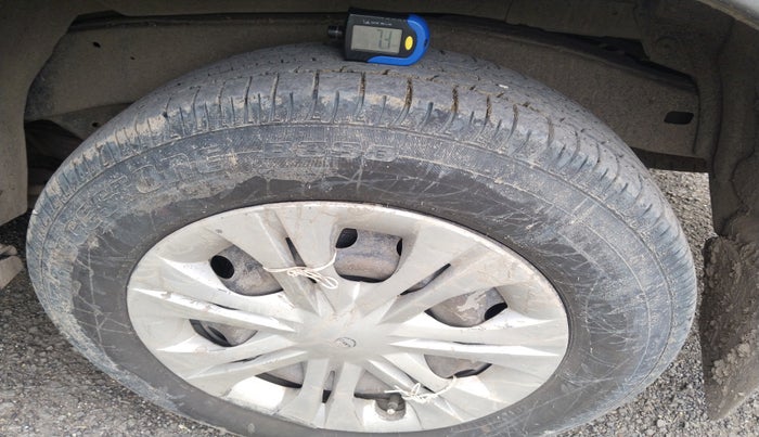 2012 Toyota Innova GX 2.5 8 STR, Diesel, Manual, 1,48,300 km, tyre
