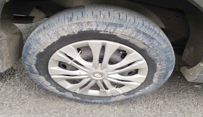 2012 Toyota Innova GX 2.5 8 STR, Diesel, Manual, 1,48,300 km, tyre
