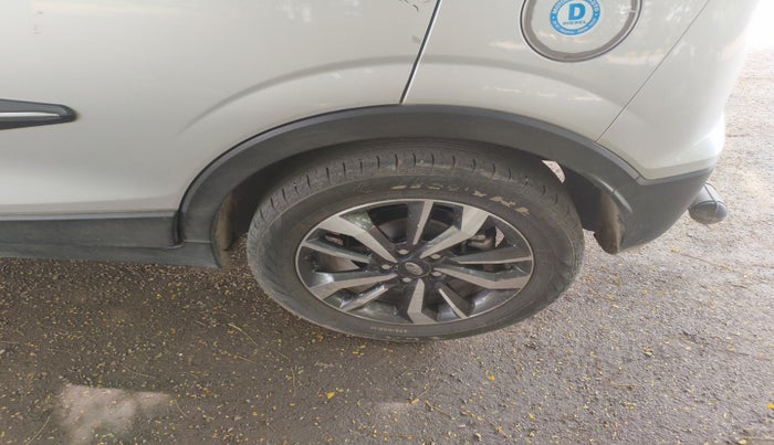 2020 Mahindra XUV300 W8 1.5 DIESEL, Diesel, Manual, 75,999 km, tyre