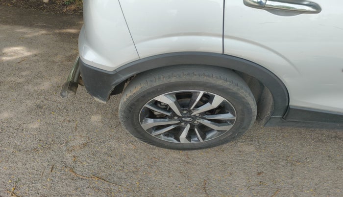 2020 Mahindra XUV300 W8 1.5 DIESEL, Diesel, Manual, 75,999 km, tyre