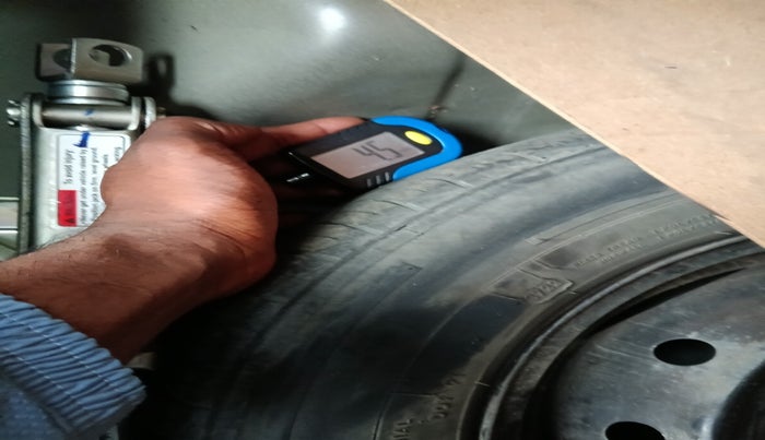 2022 Maruti Alto VXI, Petrol, Manual, 25,001 km, tyre