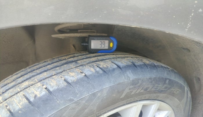 2018 Maruti Dzire ZXI, Petrol, Manual, 1,38,176 km, tyre