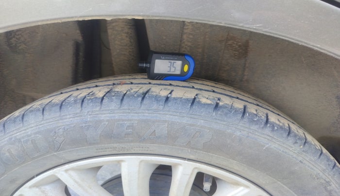 2018 Maruti Dzire ZXI, Petrol, Manual, 1,38,176 km, tyre