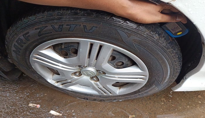 2010 Honda City 1.5L I-VTEC S MT, Petrol, Manual, 1,10,467 km, tyre