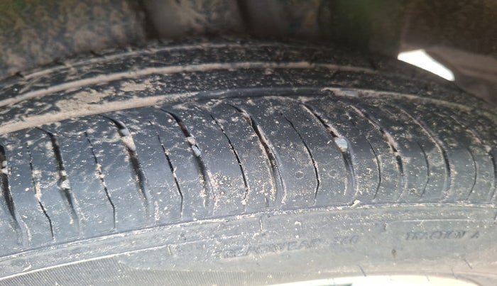 2013 Maruti Swift Dzire ZDI, Diesel, Manual, 71,206 km, tyre