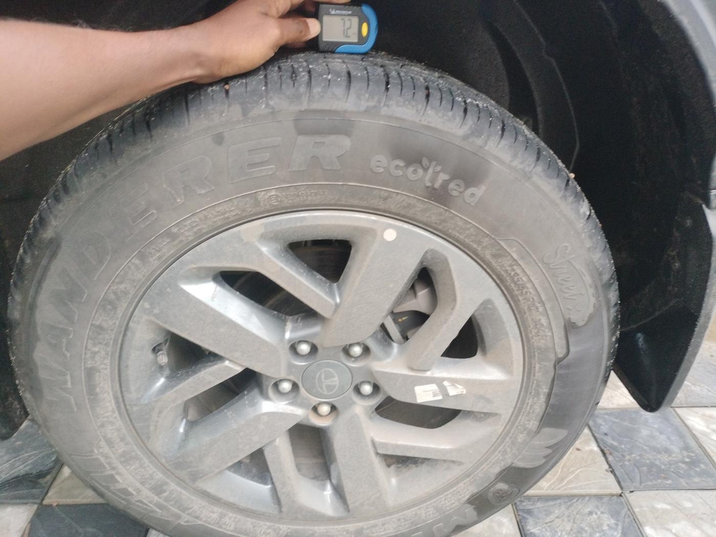 2024 Tata Safari PURE (O), Diesel, Manual, 4,992 km, tyre