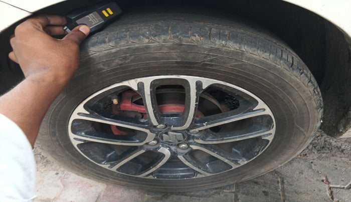 2018 Maruti Swift ZDI PLUS, Diesel, Manual, 99,298 km, tyre