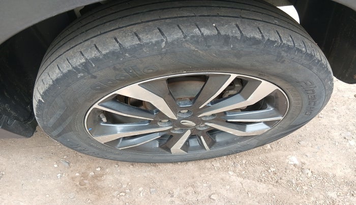 2021 Mahindra XUV300 W8 (O) 1.5 DIESEL, Diesel, Manual, 1,16,715 km, tyre