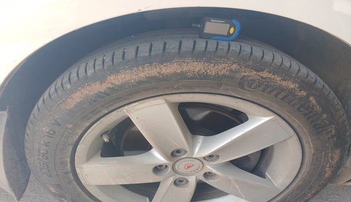 2011 Volkswagen Jetta TRENDLINE 2.0L TDI, Diesel, Manual, 2,07,778 km, tyre